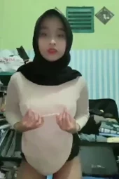 Mahasiswi Hijab Toket Bulat